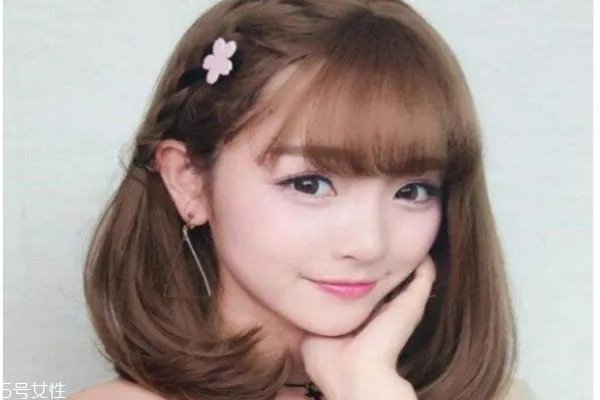 长卷发发型背影图片 学生长卷发发型图片