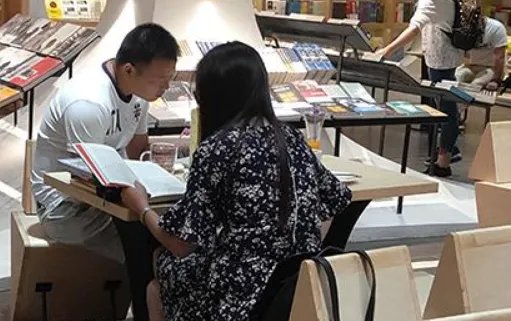 余尝谓读书有三到,谓心到、眼到、口到的意思？