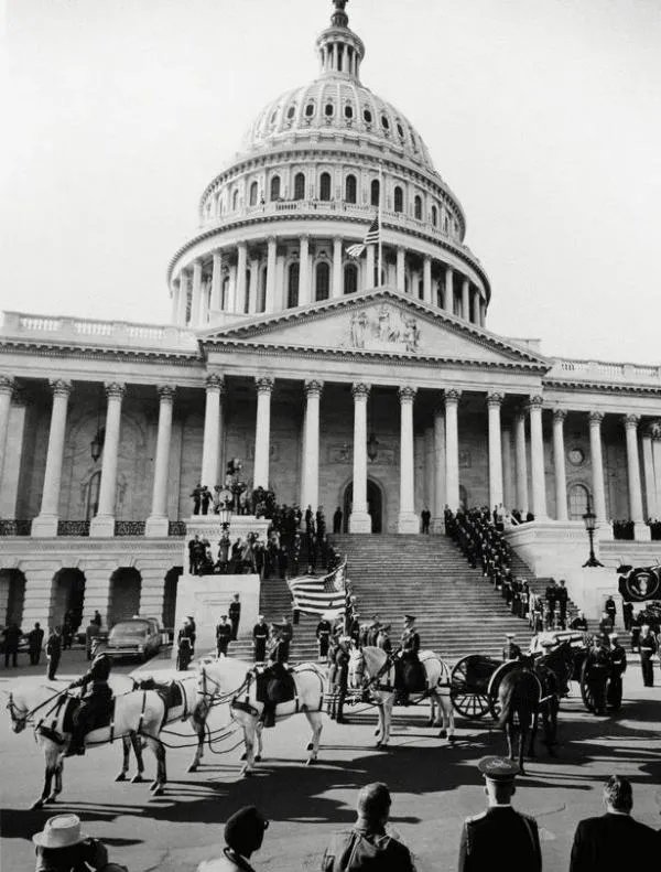 白宫近百年来首次举行总统家人葬礼，是谁的葬礼？