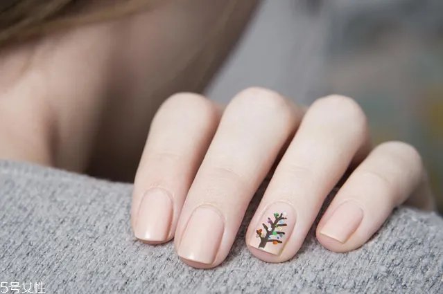 美甲裸粉色款式图片2018 新款裸色美甲图案大全