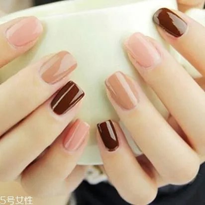 美甲裸粉色款式图片2018 新款裸色美甲图案大全