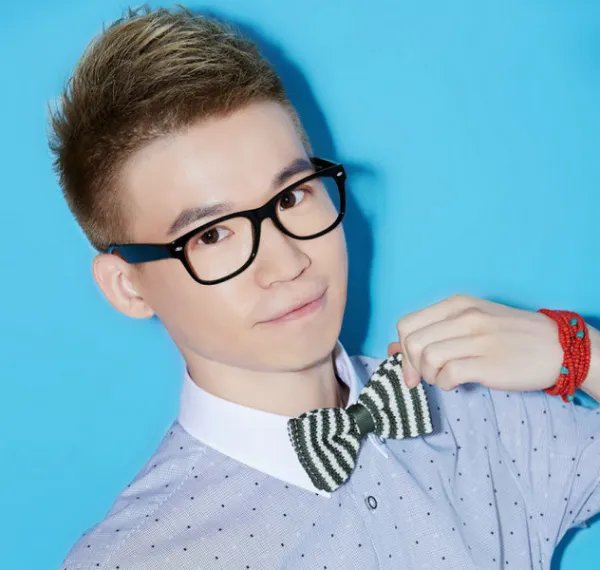 有(我和你不再联系)这句歌词的歌曲叫什么名字，跪求