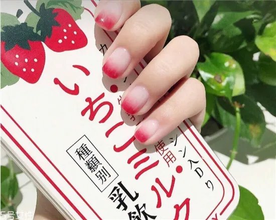 美甲裸粉色款式图片2018 新款裸色美甲图案大全