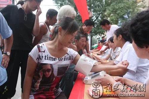 李坤的人物简介