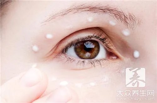 做眼部护理的好处