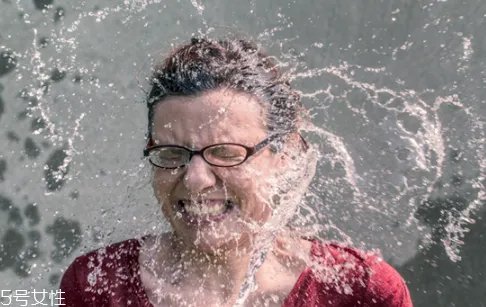 防晒霜一定要卸妆吗 防晒霜不卸妆的危害