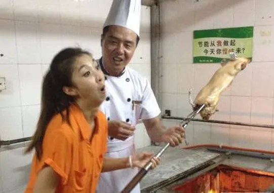 主持人乌金个人资料 主持风格令观众捧腹大笑