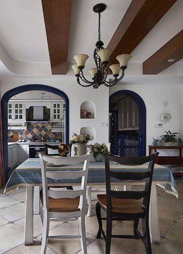 因为儿子喜欢烟台的海，所以就将这片海装在了家里