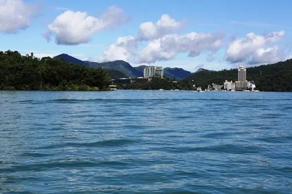 日月潭在台湾的哪里？