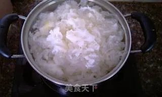 冰糖银耳莲子羹
