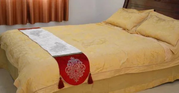 酒店床上一条长条布有什么用？