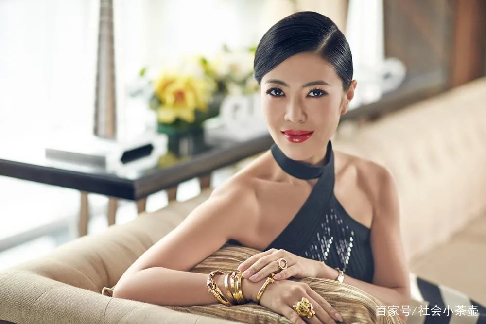 章子怡合照留下了章泽天而裁掉了苏芒，综艺被吐槽，苏芒为何不招人待见？