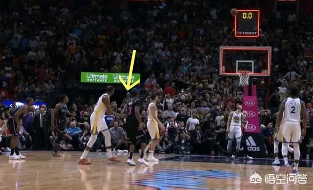 勇士和热火比赛中，韦德投出绝杀球之后，杜兰特还特意让出落脚空间，你怎么看？