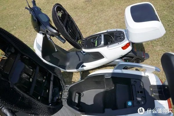 不粉不黑——小牛电动车 N1、M1 对比使用体验(附真人秀)