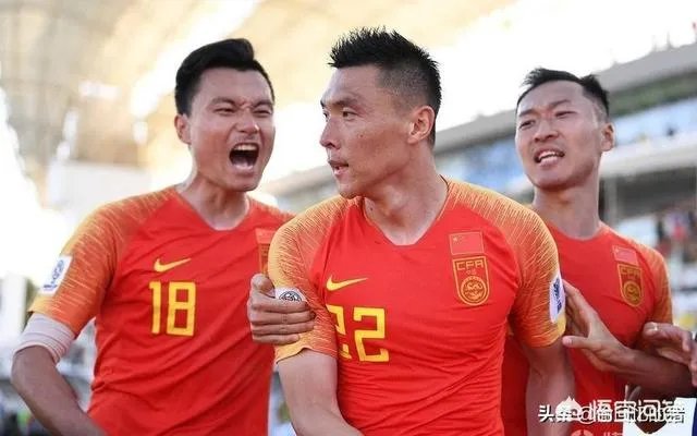 如何评价亚洲杯男足取得首胜后，中国球迷赛后主动清理观众席垃圾的行为？