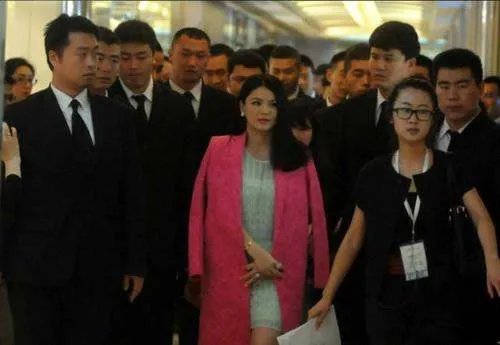 章子怡发文斥代拍，代拍究竟是一种怎样的职业？