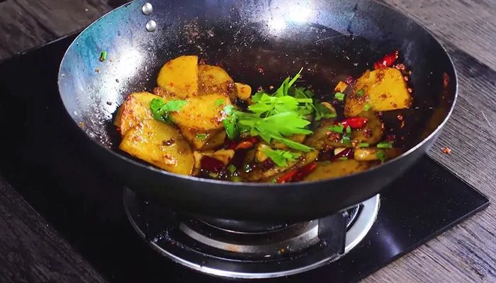 干锅土豆片的家常做法 干锅土豆片的做法