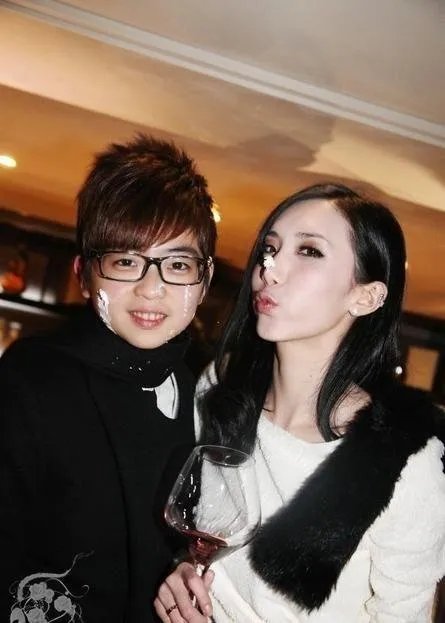 16岁富二代坐拥无数美女 拼爹时代让屌丝很难过