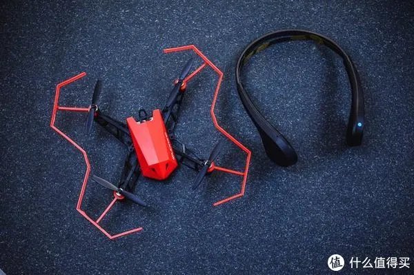 靠意念飞行到底有多玄乎？亲身体验UDrone意念无人机