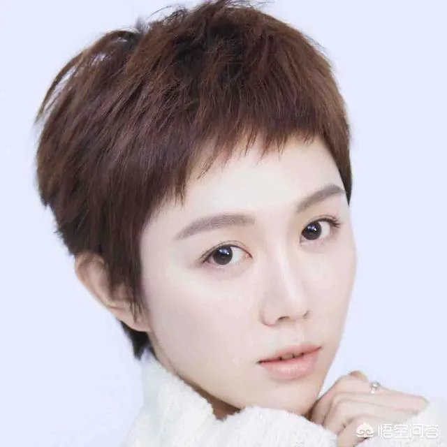 女演员姜妍怎么看起来比以前越来越年轻漂亮了?