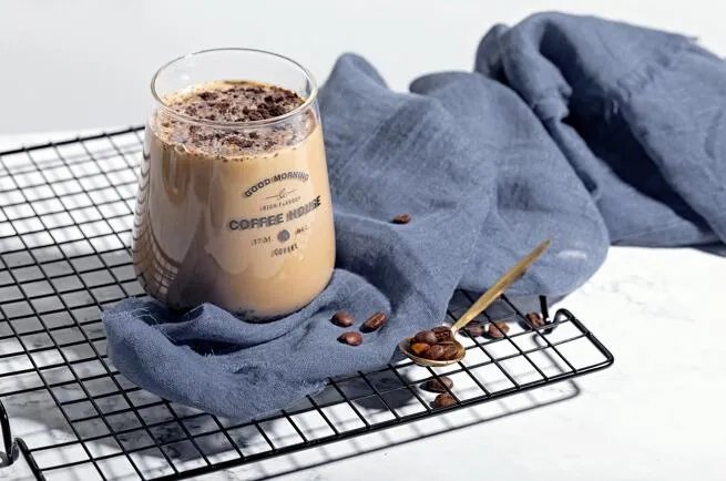 秋天的第一杯奶茶文案朋友圈 八月的第一杯奶茶的说说