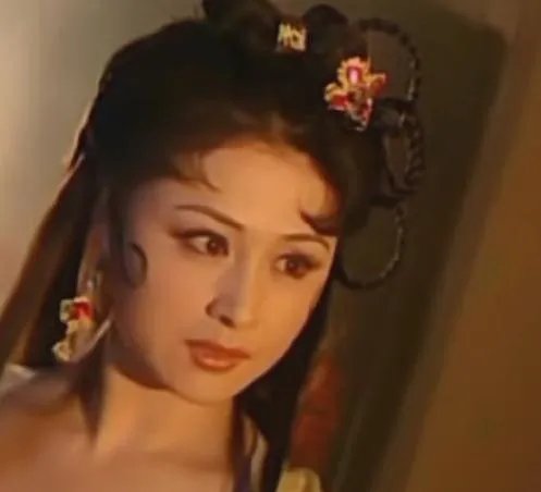 因撞骆驼,演员于月仙车祸死亡,责任怎么划分?骆驼能得到赔偿吗?