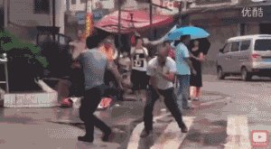 民间高手大街上过招:老外看傻眼（图）