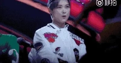 男观众冲上舞台向迪丽热巴求婚属于直播事故吗？如何看待这件事？