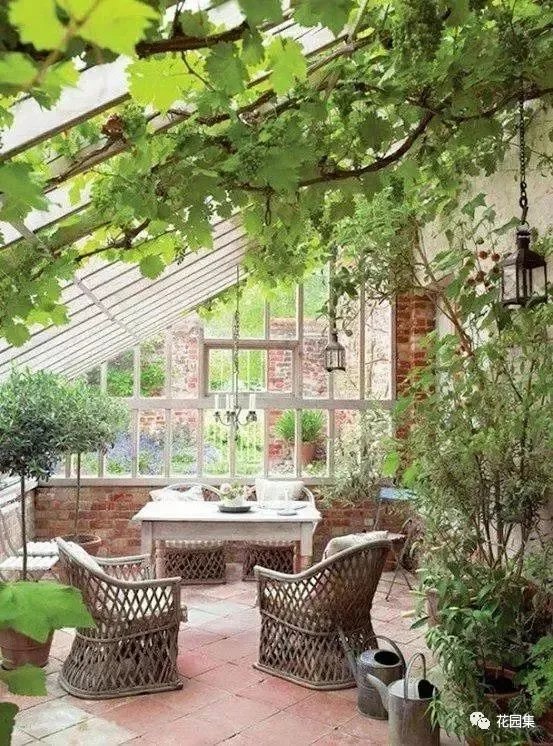 花园里有一间阳光房,美了这个灿烂的季节