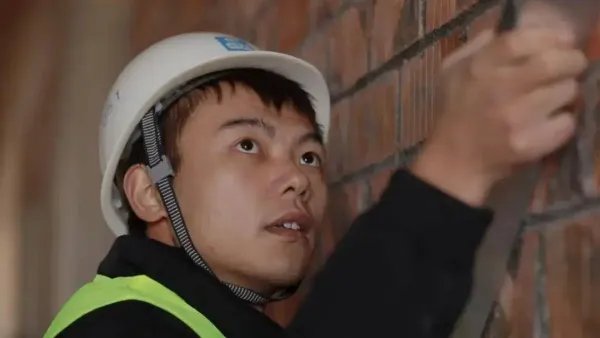 00后小伙刮腻子得了世界冠军,这是不是对“行行出状元”的完美诠释呢?