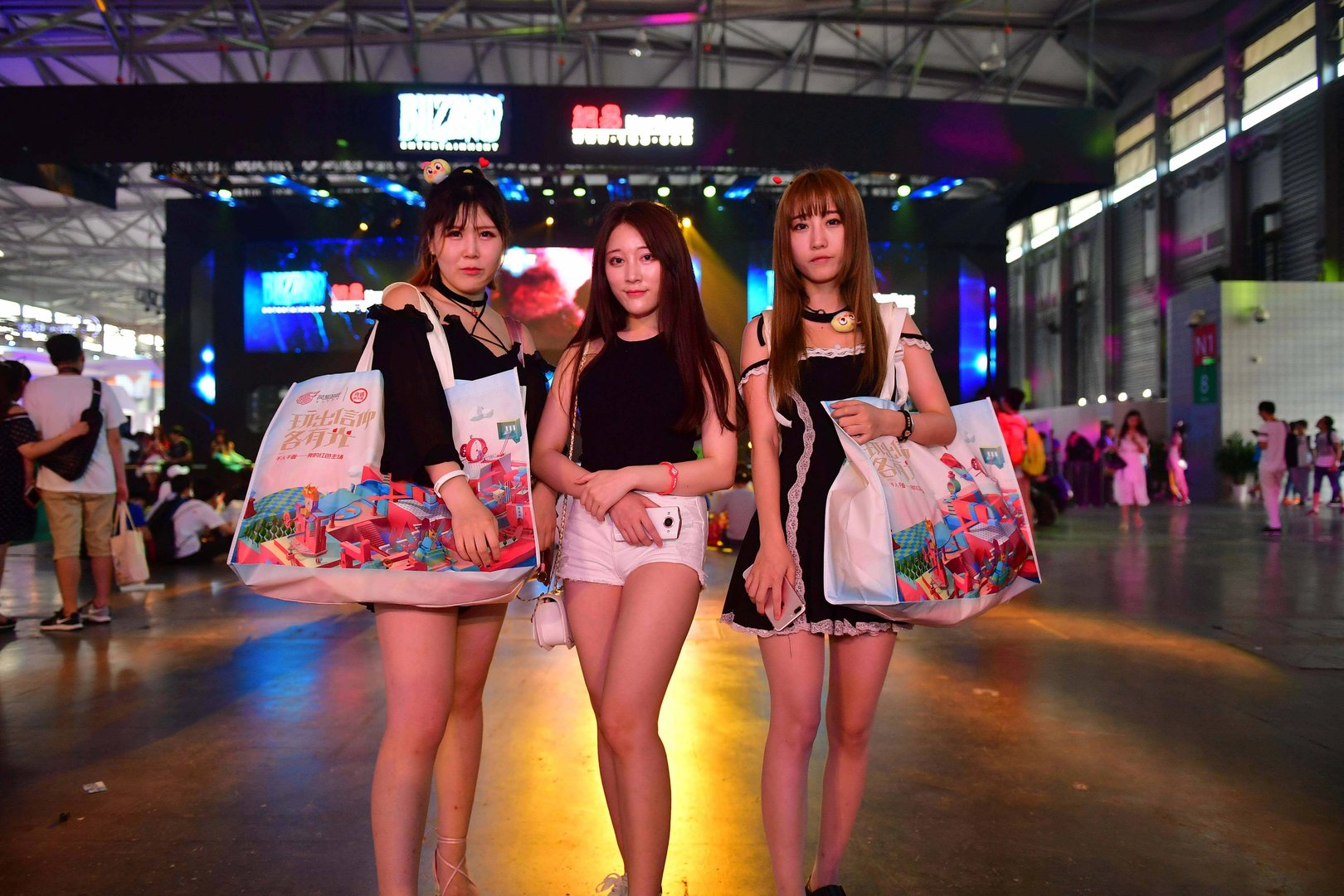 真人娃娃机到底有多好玩?不看SG只求当个娃娃夹走福利