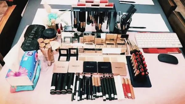 女孩学化妆有前途吗？为什么那么多人都说学化妆不好找工作呢？