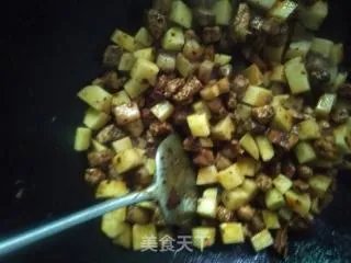 土豆红烧肉