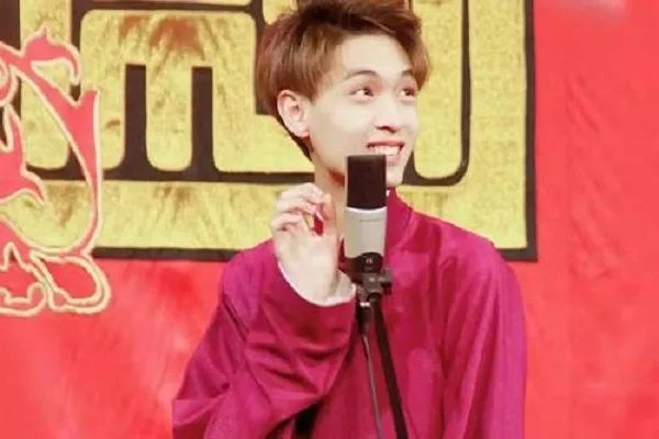 德云社演员因被催促就怒怼观众，台上演员的素质已经荡然无存？