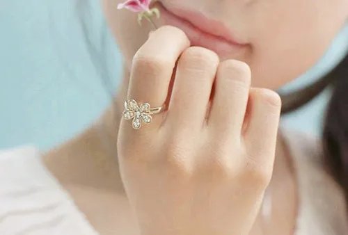 食指戴戒指的意义 五个手指带戒指的意义