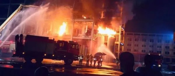 沧州一银行突发火灾疑似人为，起火的真实原因究竟是什么？