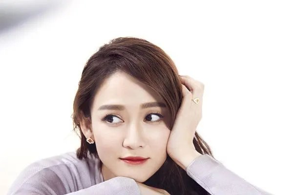 陈乔恩第六年祭奠乔任梁，他们之间的友情为何能固若金汤？