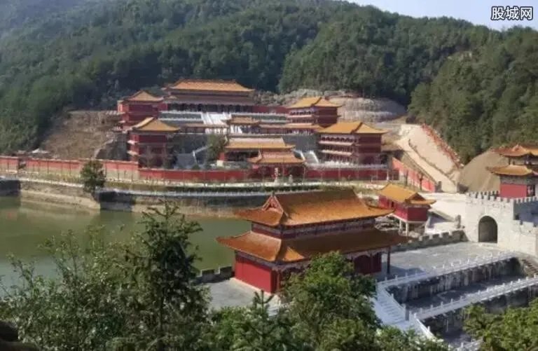 十亿打造仿古校区 网友曝光图片引起极大争议