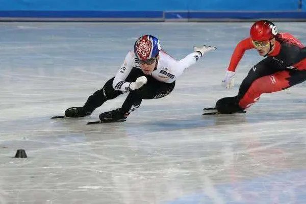 黄大宪摔倒没收刀险伤武大靖，黄大宪屡次犯规，是否是故意而为之？