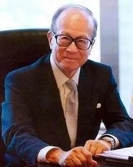 李嘉诚从亚洲首富到现在的亚洲第四, 这表明了什么？
