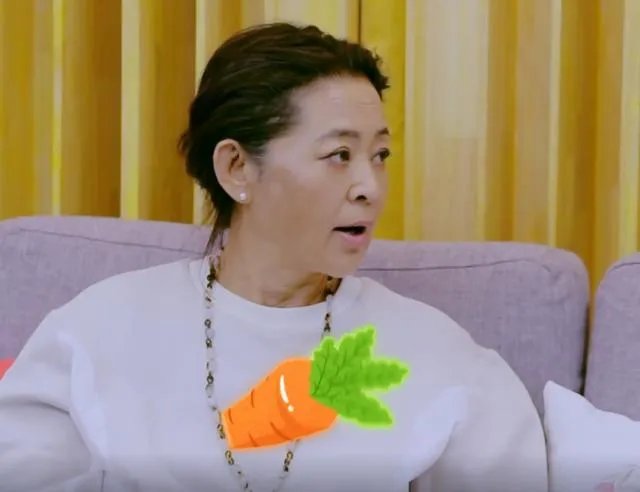 相爱相杀姐妹花:蔡明吐槽倪萍“胖到顶尖”,姐妹互怼好有爱,你怎么看?