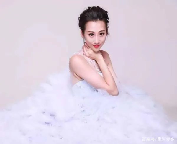 她5年连剖4胎，挺着孕肚替陈浩民道歉，如今幸福吗？