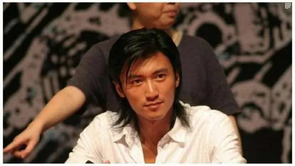 谢霆锋谈年轻艺人排场大，年轻艺人出门拍摄一般要带些谁？