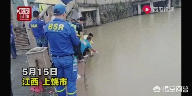 上饶一对夫妻河边吵架,女子跳河获救,丈夫跟随跳下因不会游泳溺亡,遗体第二天被寻获;两人有个5岁小孩。你怎么看?