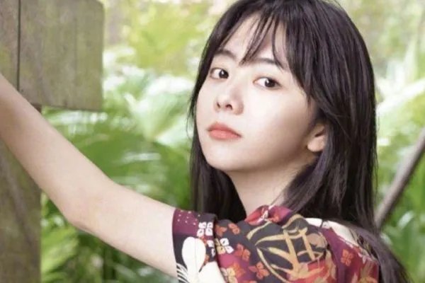 30岁谭松韵被曝结婚后又离婚,明星的感情生活为何一直备受关注?