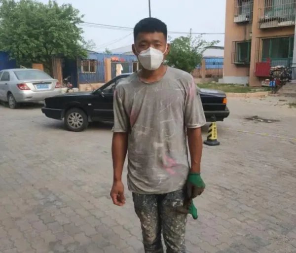 天津一90后工人遇火灾徒手爬6楼救幼童，造成这场火灾的原因是什么？