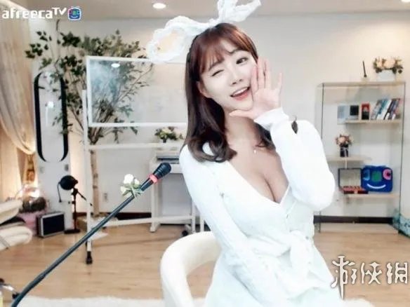 瞬间美炸，泳装都包不住了！韩国女主播雪梨私照曝光