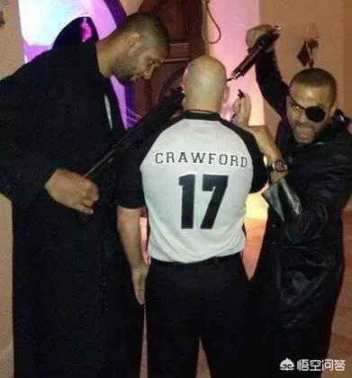 看一眼马刺替补席扭头就跑, 小学生用生命演绎装X, 结果呢?