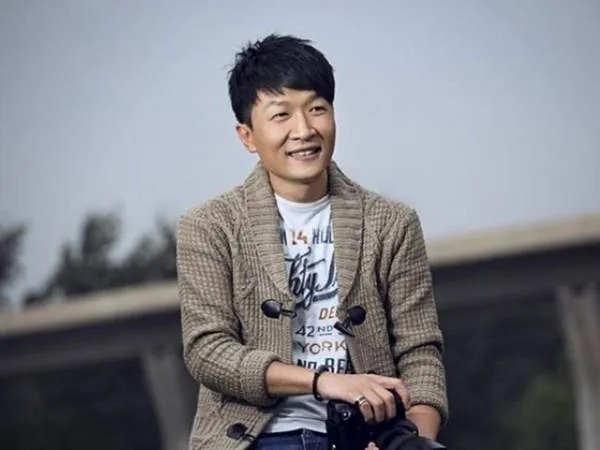 我想大声告诉你、你一直在我世界里～是哪首歌？