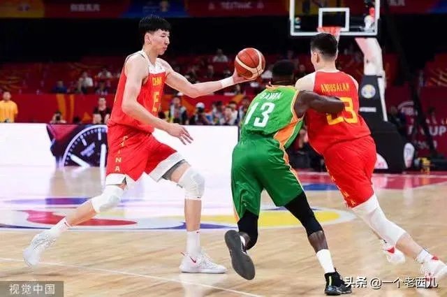 世界杯首战，中国男篮球员周琦拼到抽筋，如何评价周琦的拼搏精神？